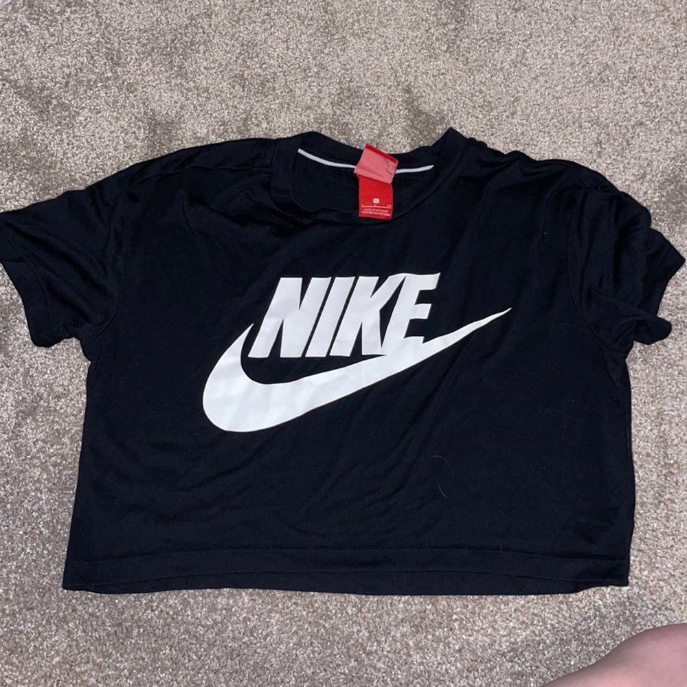 Black cropped Nike T-shirt